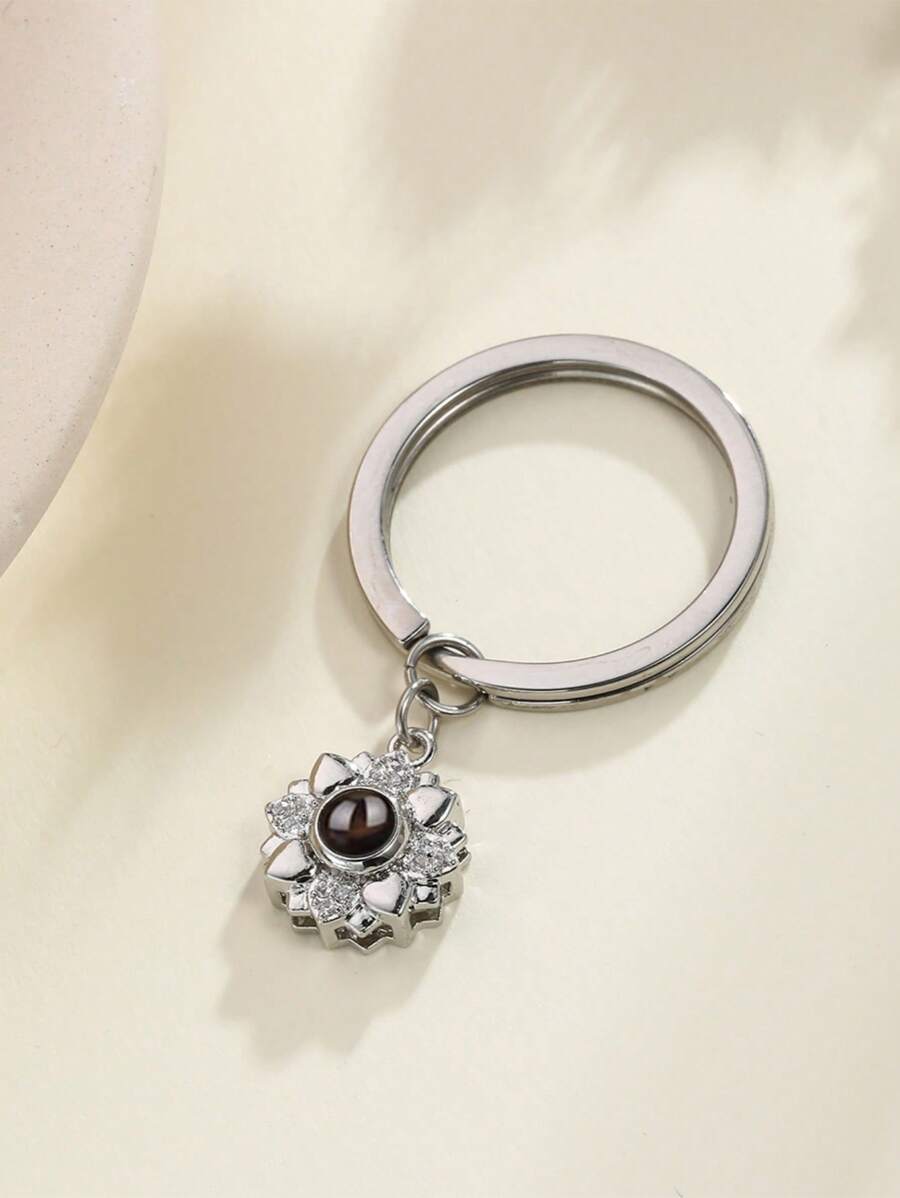1pc Customizable Projection Keychain, Integrated Photo & Flower Design, Fashionable Personalized Pendant, Anniversary/Christmas Gift