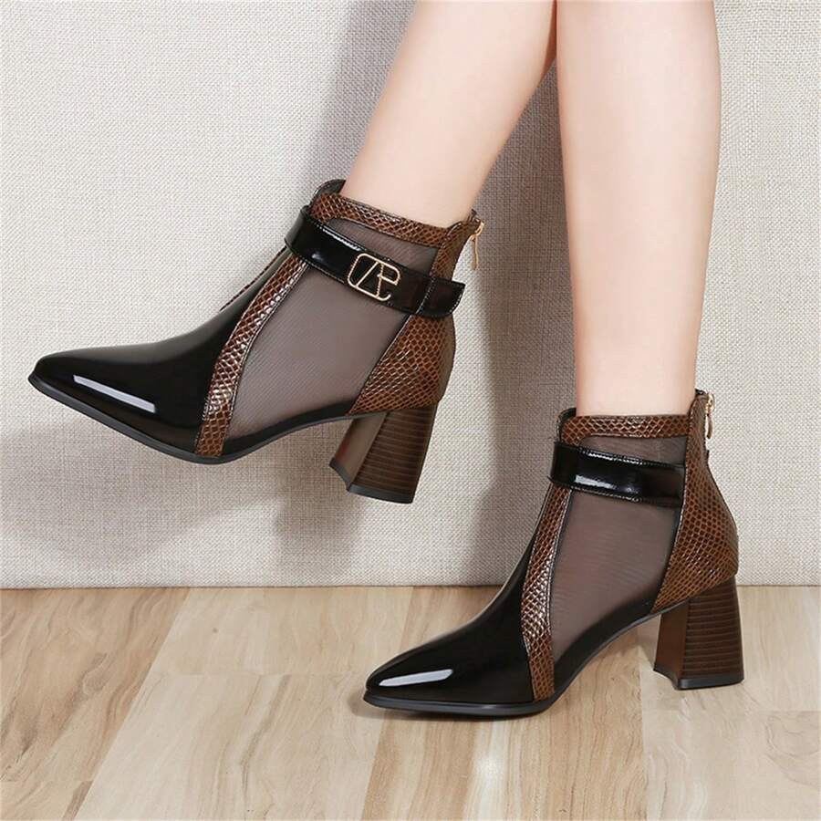 Bottes courtes à la pointe effilée de style français polyvalent avec des blocs de couleurs, bottes de cheville à talons hauts aérées et à motif ajouré. Nouvelles arrivées pour le printemps/automne