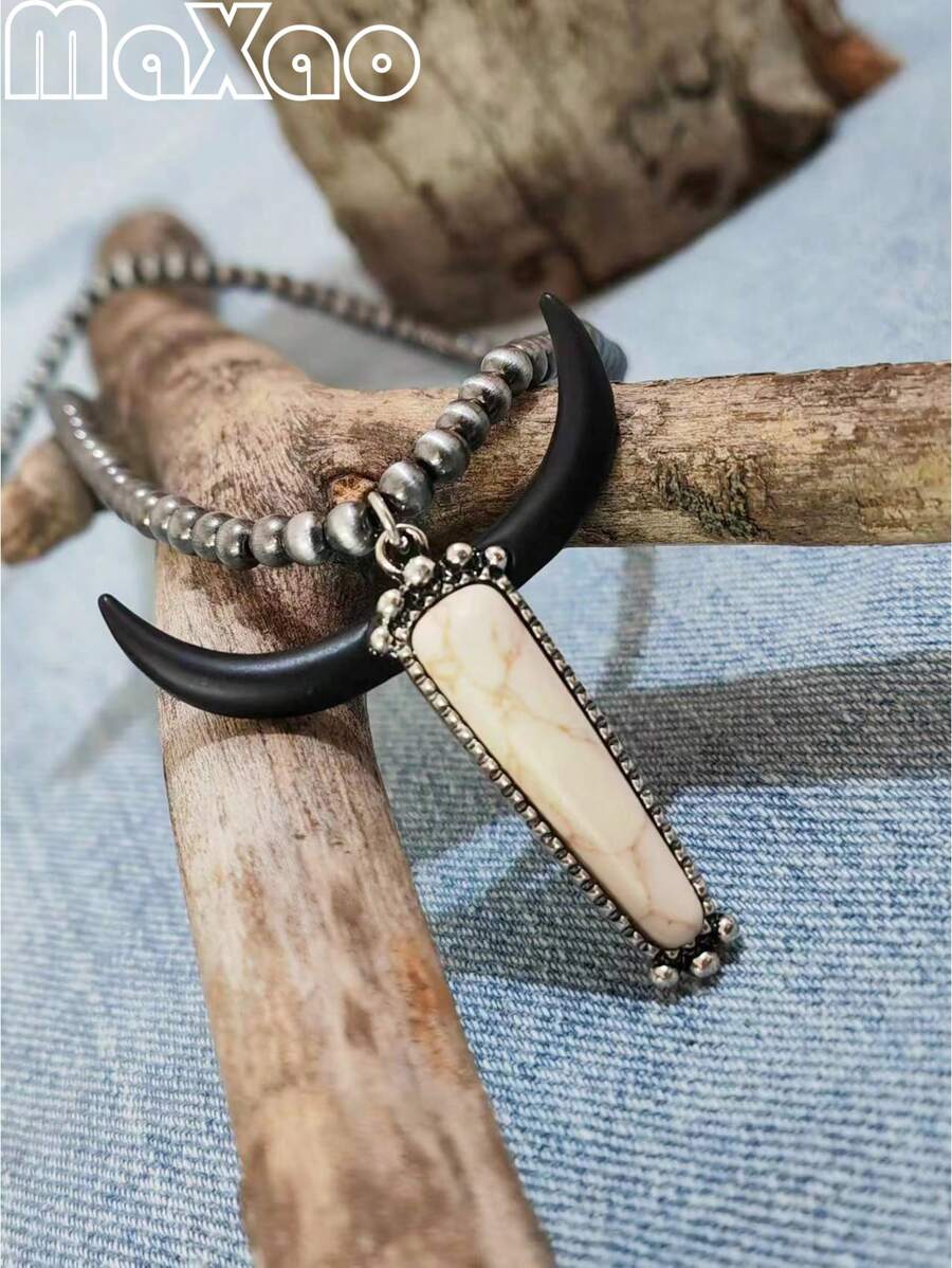 Un collier pendentif tête de taureau vintage en turquoise artificielle multicolore pour femmes, un cadeau d'anniversaire de vacances. Plus de bijoux de style vintage dans la boutique.