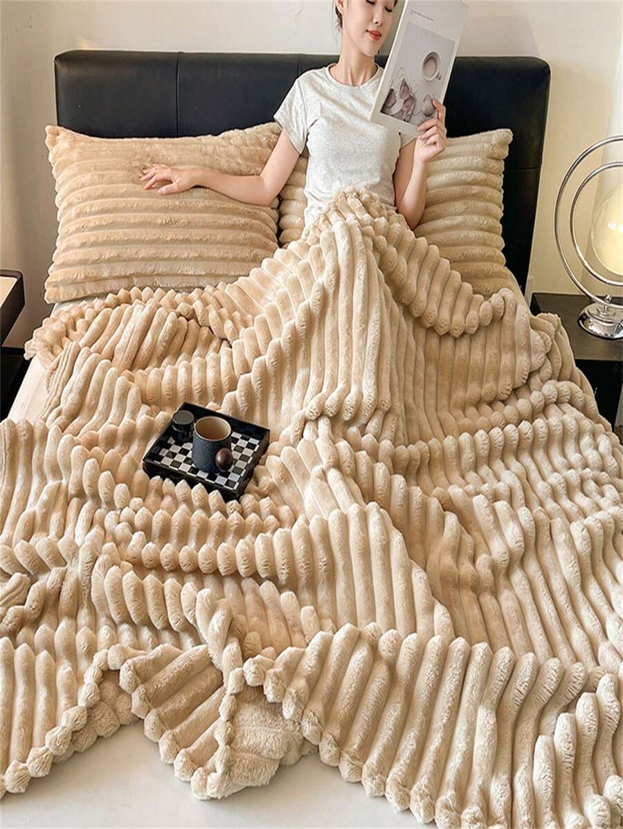 1pc Solid Color Plush Flannel Blanket, Soft & Cozy For Sofa, Nap, Air Conditioning, Car, Bedroom, Hotel - Skin-Friendly Material