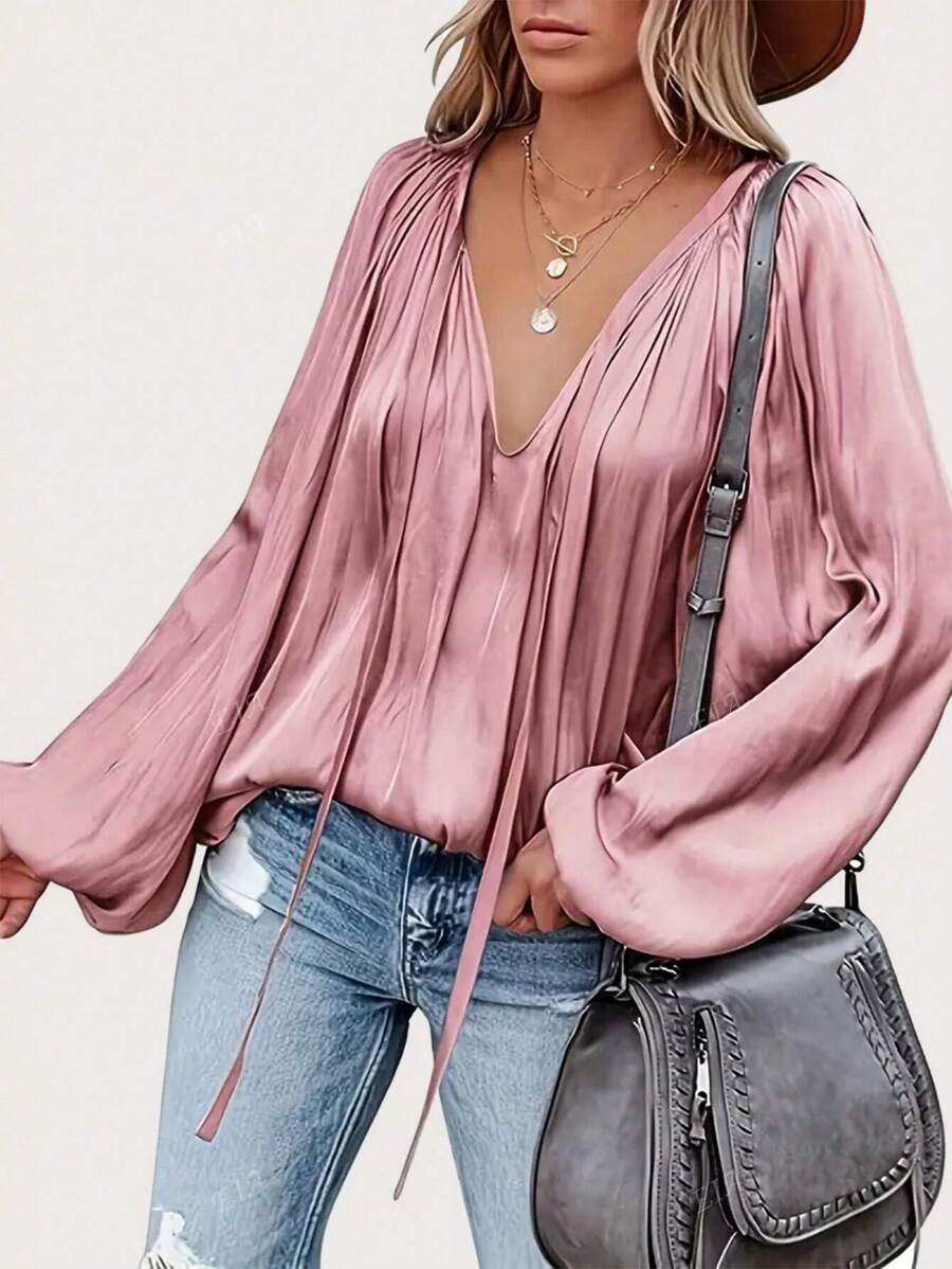 Blusa elegante da donna con colletto a cravatta, maniche a lanterna e arricciature