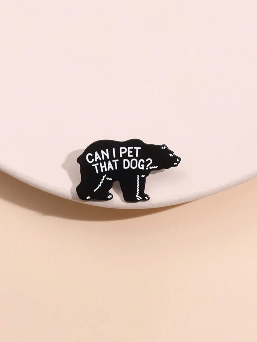 1 pièce Broche décorative créative en alliage de zinc avec un ours noir de bande dessinée et des lettres anglaises amusantes, un bijou pendant convenant pour le port quotidien des hommes et des femmes