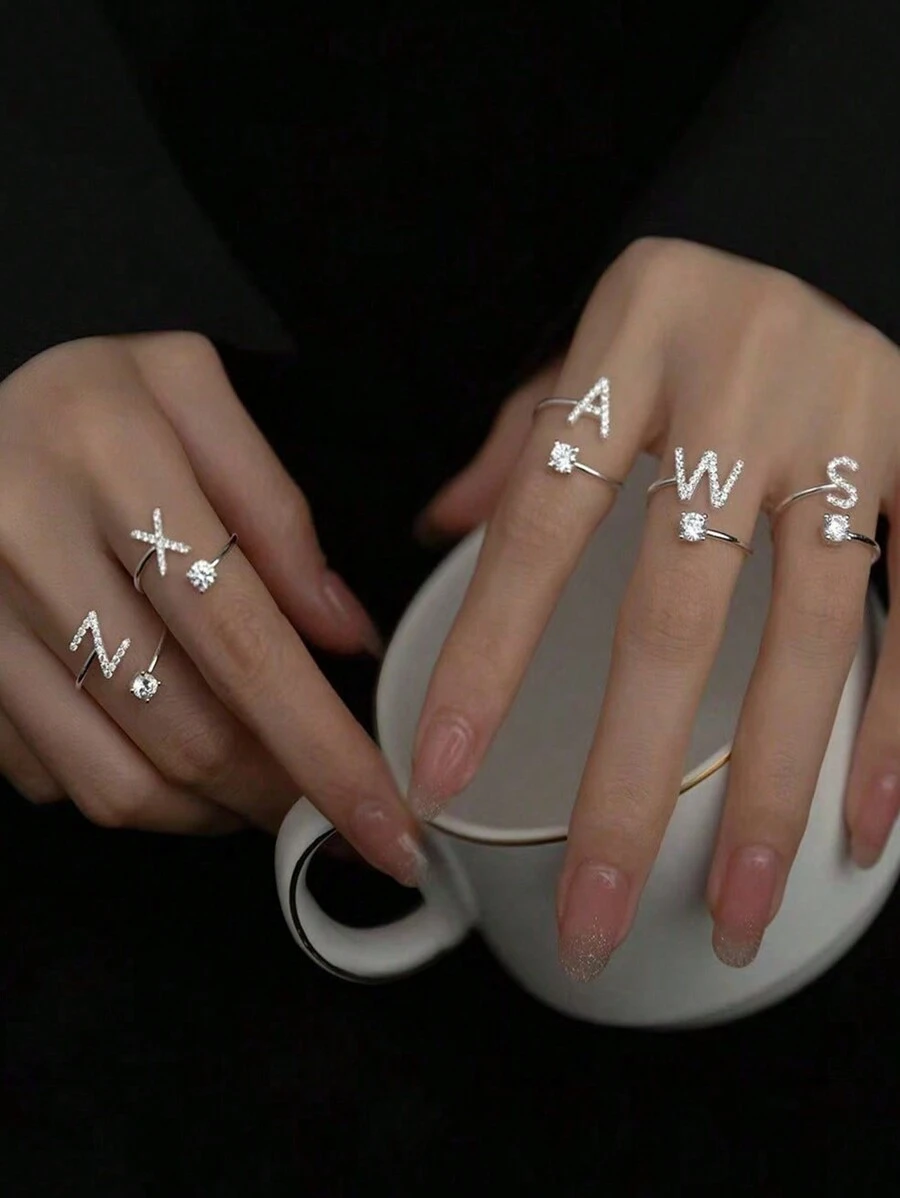 1 Stück modischer einstellbarer Ring mit 26 englischen Buchstaben Design aus kubischem Zirkonia, kreatives Geschenk für Frauen, Paar-Alltagsringe