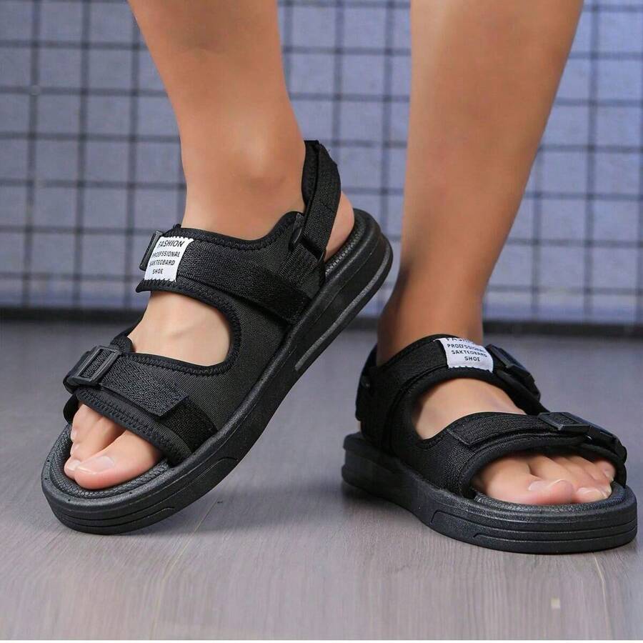 Sandales noires pour hommes, semelle extérieure souple antidérapante, tongs de plage, design simple et polyvalent pour la conduite et le port casual