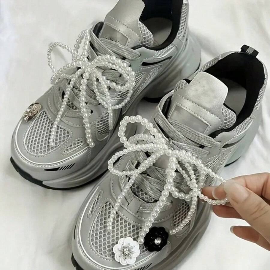 1 Pair Fashion Korean Style ABS Faux Pearl Bow Shoelaces, DIY Lobster Claw Clasp, Twist Detail, Hollow-Out Sports Shoes Accessories, Shoe Decorative Clips For Shoes And Jewelry For Women Men Sneakers Shoes, Casual Shoes