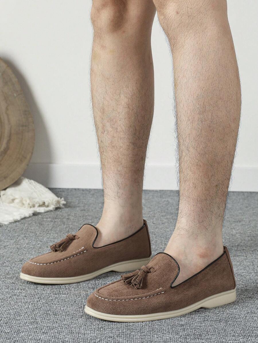 Mocassins pour hommes 2024 Automne Hiver Nouveaux hommes polyvalents Oxfords Affaires Formel Style britannique classique Mocassins Plat Décontracté Respirant Semelle souple Chaussures faites à la main Grandes tailles 43-46