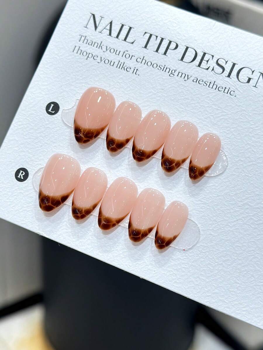 10 piezas de Uñas postizas cortas de almendra hechas a mano, de estilo minimalista de moda con un patrón de estampado de leopardo pintado a mano, uñas postizas de alta calidad para uso diario de mujeres y niñas, con set de accesorios para uñas