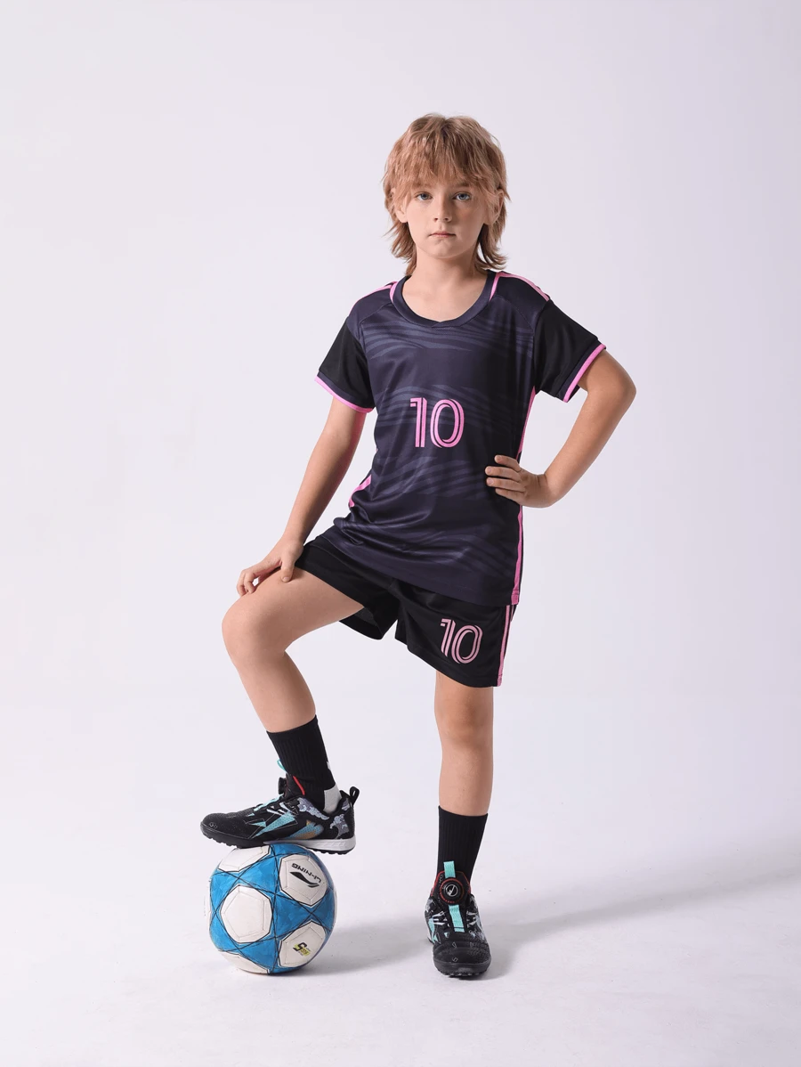 2 Stücke Set Athletikoutfit für Tween Jungen - gestreiftes grafisches Rundhalsausschnitt-Top und lässige Sportshorts