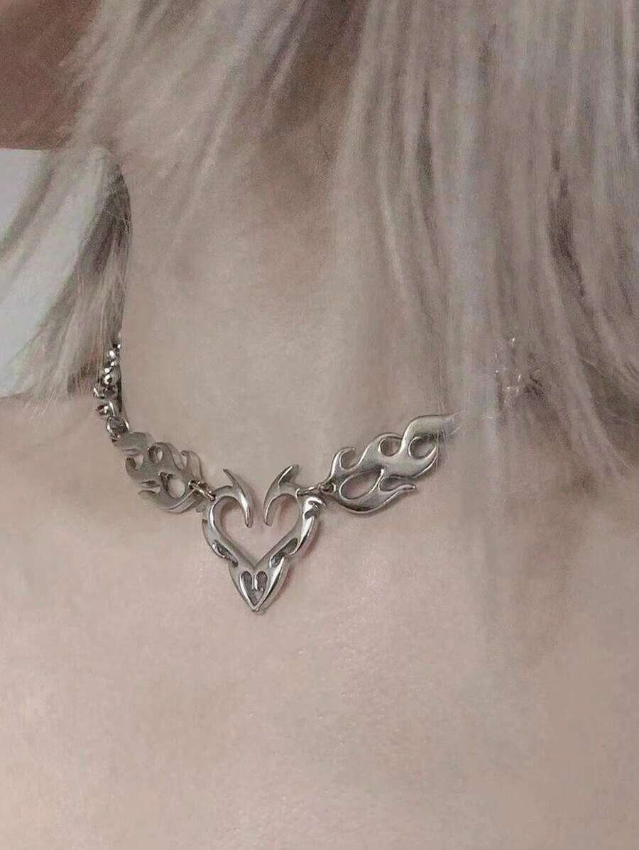 1 Stück Valentinstag Geschenke für Freundin Punk Silber-Farbener Cut Out Flammen Herz-Förmiger Anhänger für Frauen, Hip Hop Party Schmuck Geschenk