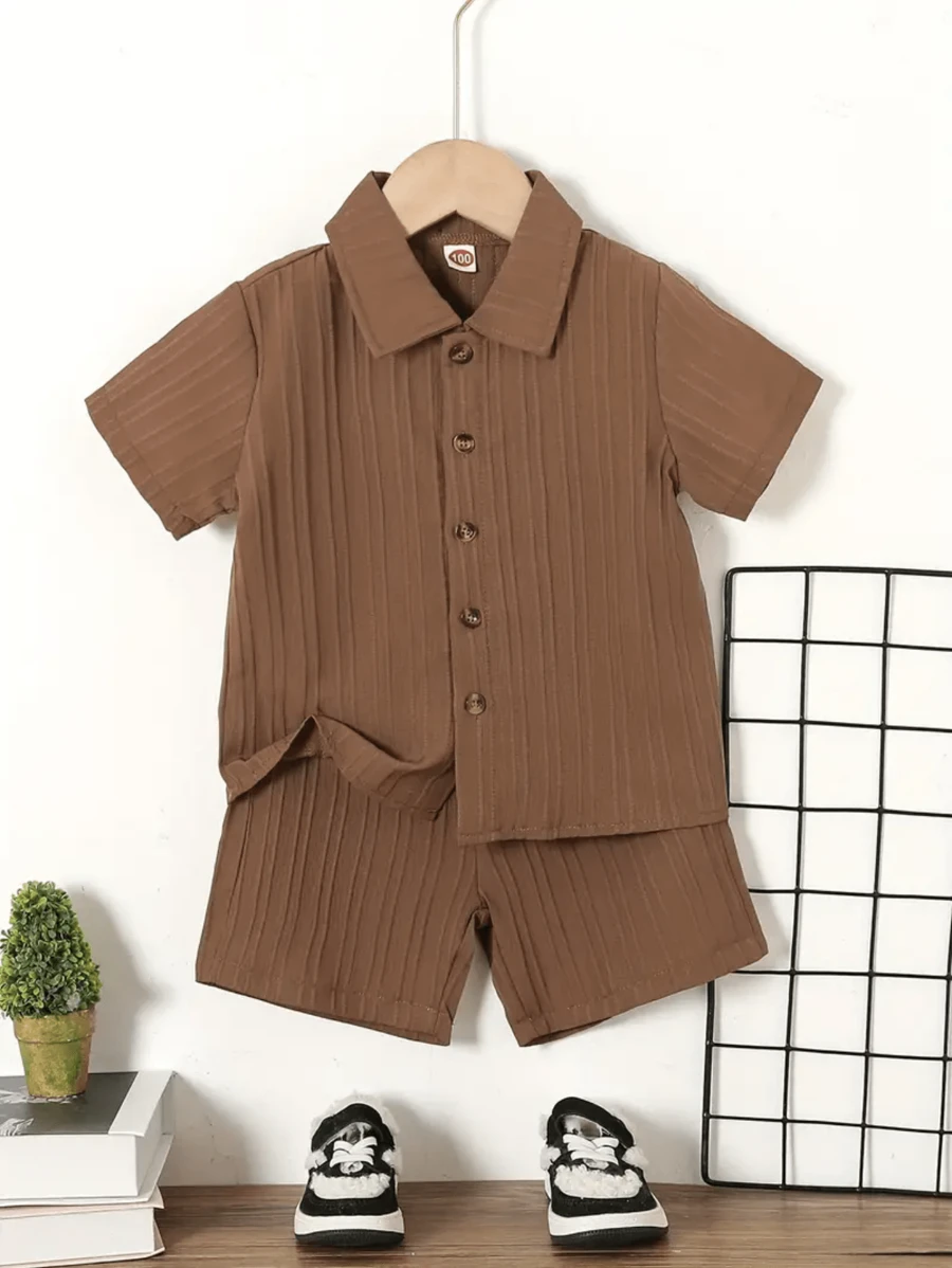 1 Conjunto de camisa de manga corta con botones delanteros y pantalones cortos de unicolor, traje casual para niño