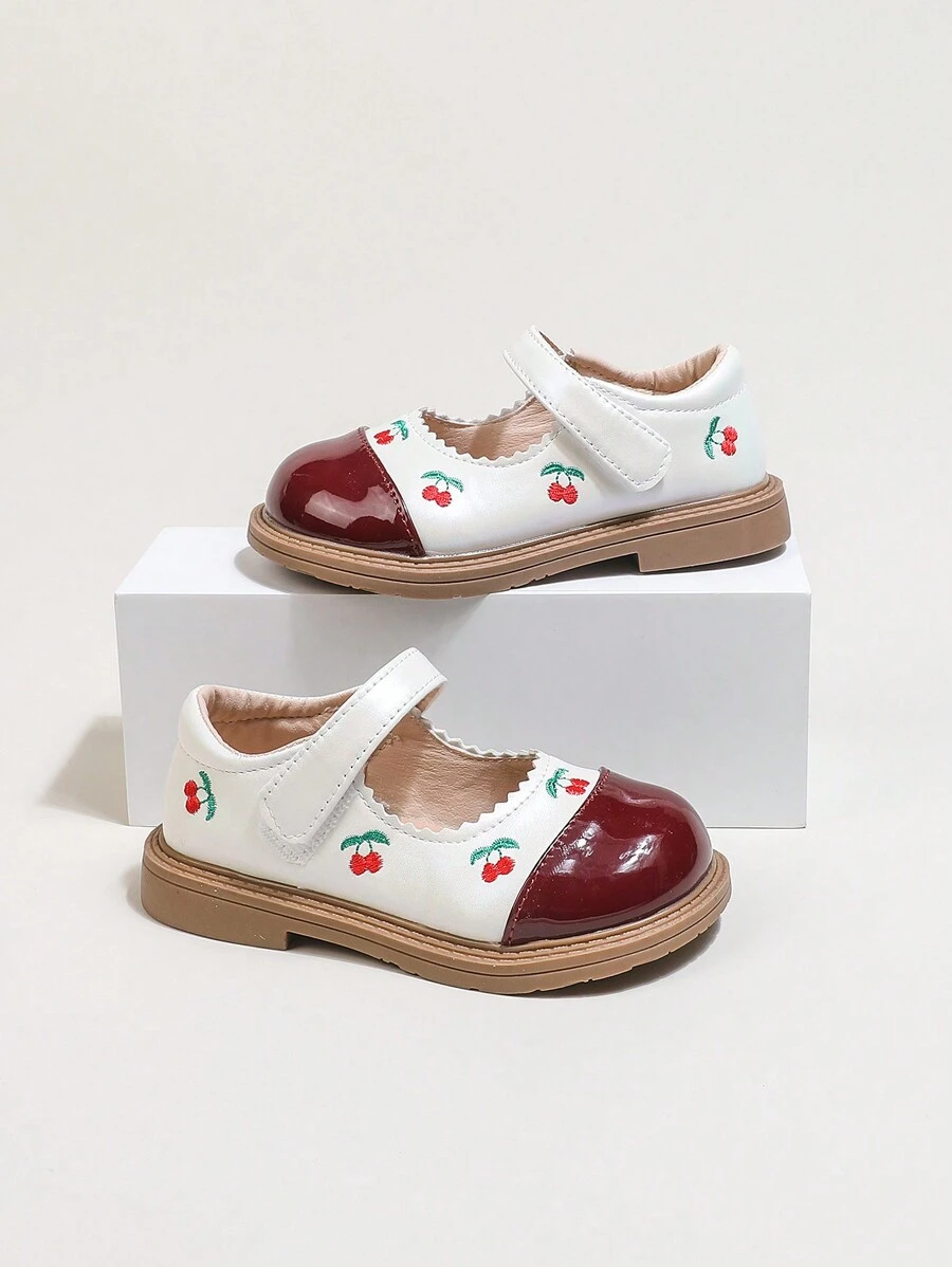 Mädchen Rote Kirsche Design Lackleder Mary Jane Schuhe, süßer und ländlicher Stil, geeignet für Mini-Röcke, Strand, Feiertage im Frühling, Sommer, Herbst