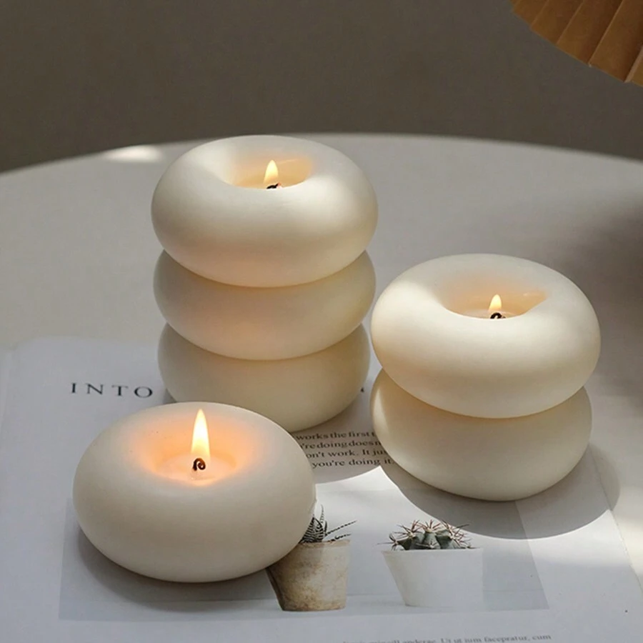 1 st. handgemaakte donutkaars, vakantiedecoratie, creatief handwerkgeschenk, aromatherapiekaarsornament, verjaardagscadeau, leuke decoratie, fotografie-accessoire, Valentijnsdaggeschenk, Moederdaggeschenk, creatief ornament, gevormde kaars, woondecoratie, eettafeldecoratie, kerstdecoratie