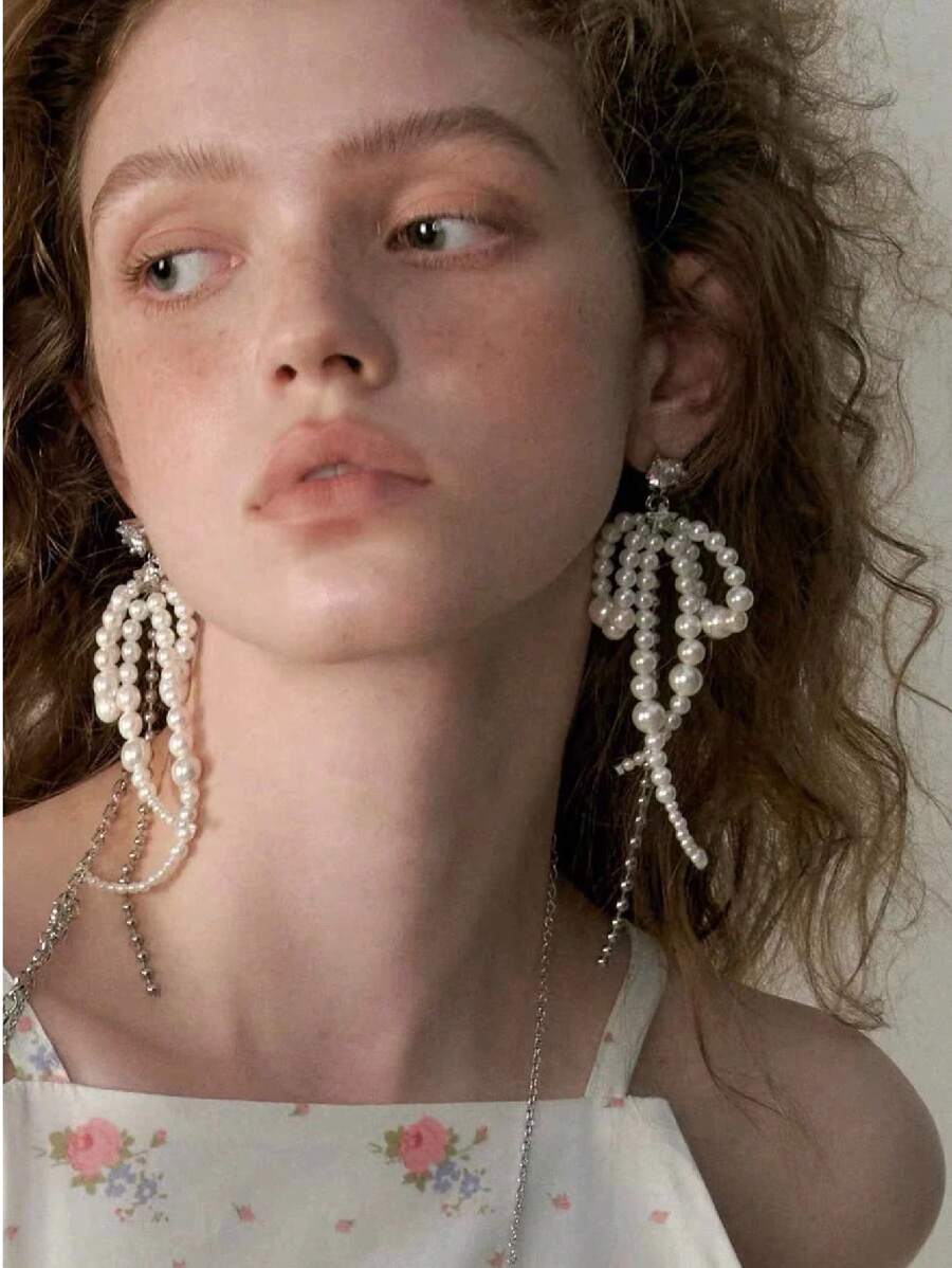 1 paire de boucles d'oreilles à franges avec chaîne, nœud papillon et fausses perles en couches. Boucles d'oreilles uniques et personnalisées de luxe avec zircone et perles, nœud papillon et chaîne. Idéal pour un port quotidien, cadeau pour Noël, Nouvel An et la Saint-Valentin pour les femmes
