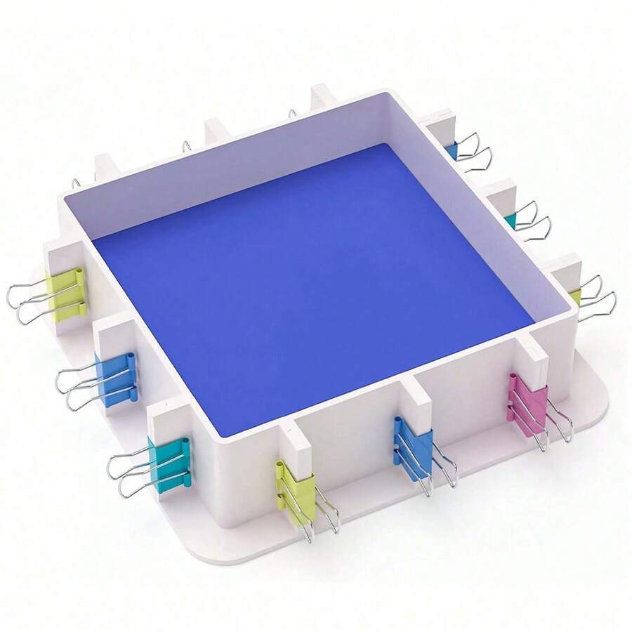 Il prodotto include stampi regolabili e stampi in silicone per la realizzazione di stampi in plastica con telai riutilizzabili, kit di stampi per resina, stampi per sapone, stampi per candele e fermagli, oltre a nastro biadesivo.