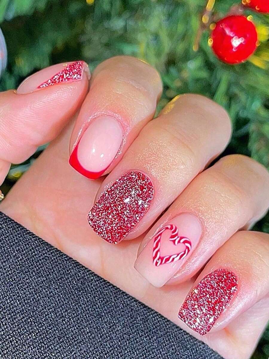 24 pièces/set d'ongles carrés courts pour la Saint-Valentin, brillants, doux, avec des paillettes d'amour, une manucure pressée. + 1 pièce de gel gelée + 1 pièce de lime à ongles. Décorez vos ongles et rehaussez votre design élégant et délicat. Réutilisable, convient pour la vie quotidienne et les fêtes des femmes. Cadeau idéal pour les femmes.