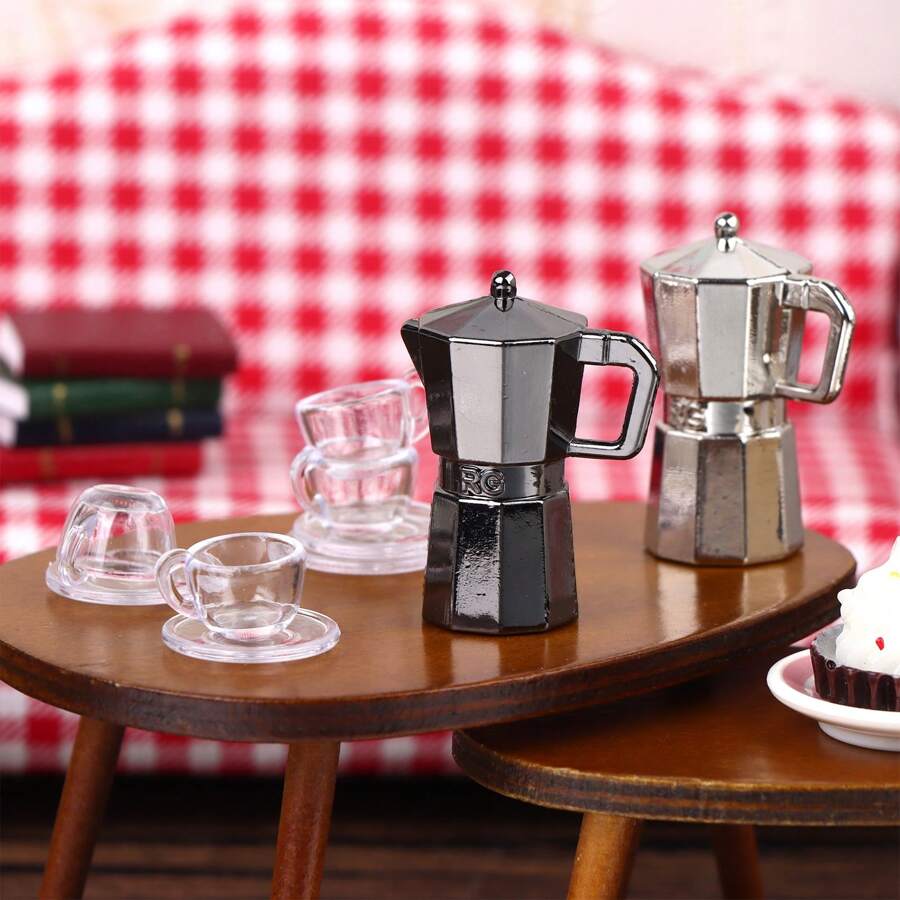 1 Set Dollhouse Miniature Mocha Pot, Metal Coffee Pot & Cups, Micro Kitchen Scene Decor (1 Pot + 2 Transparent Plates, 2 Cups)