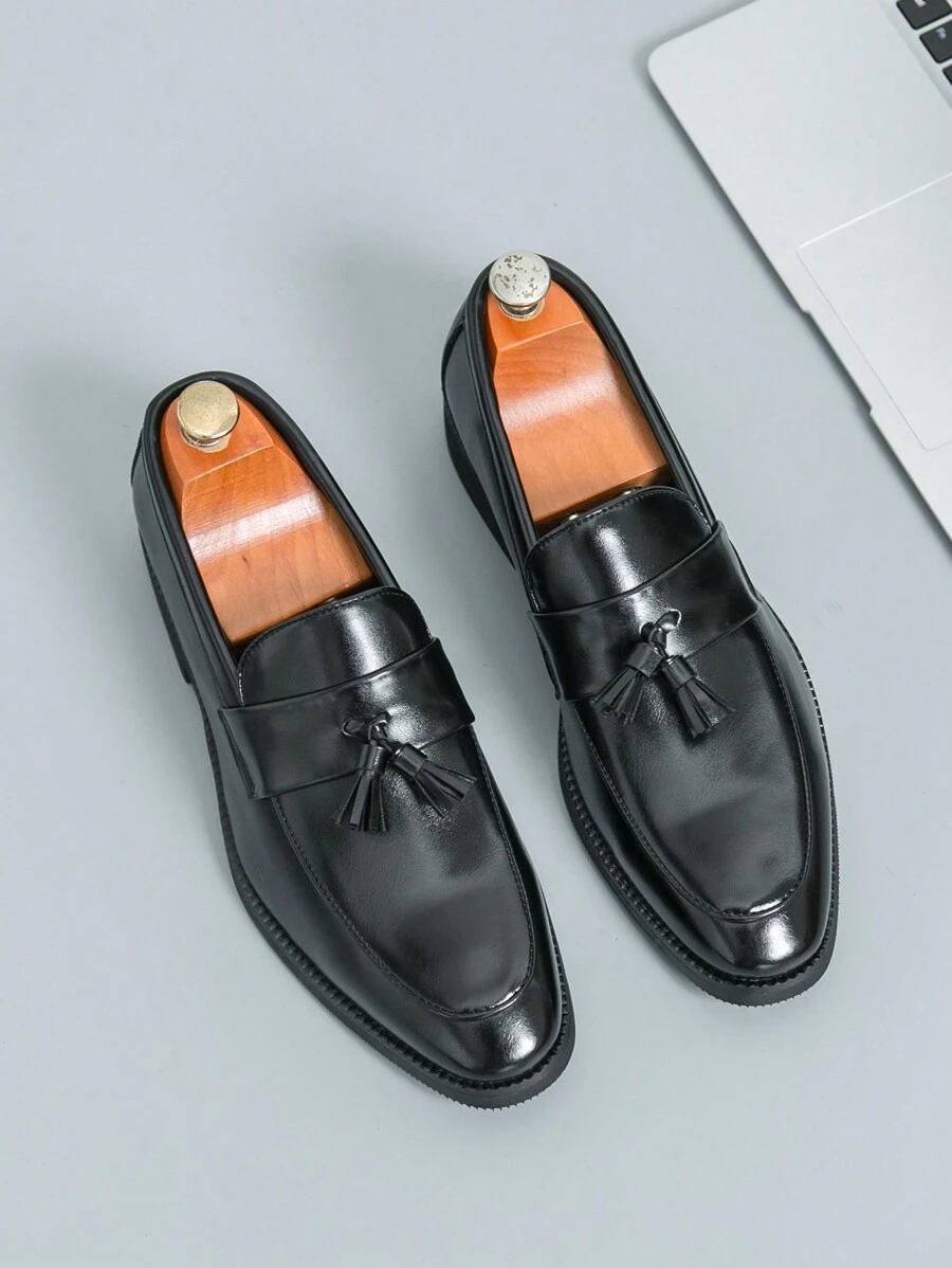 Męskie modne formalne buty z frędzlami, czarne wsuwane skórzane buty wizytowe do biura, pracy, na wesele