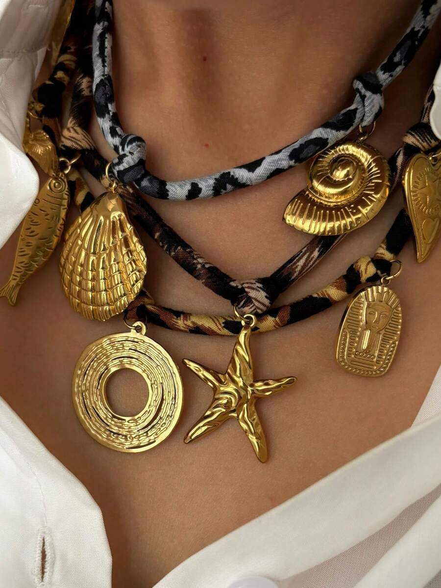 Monlansher Nouveau collier pour femmes en acier inoxydable avec pendentifs de plusieurs styles, assorti avec un collier ras-du-cou en matériau de nylon à imprimé léopard tendance. Collier personnalisé pour un usage quotidien