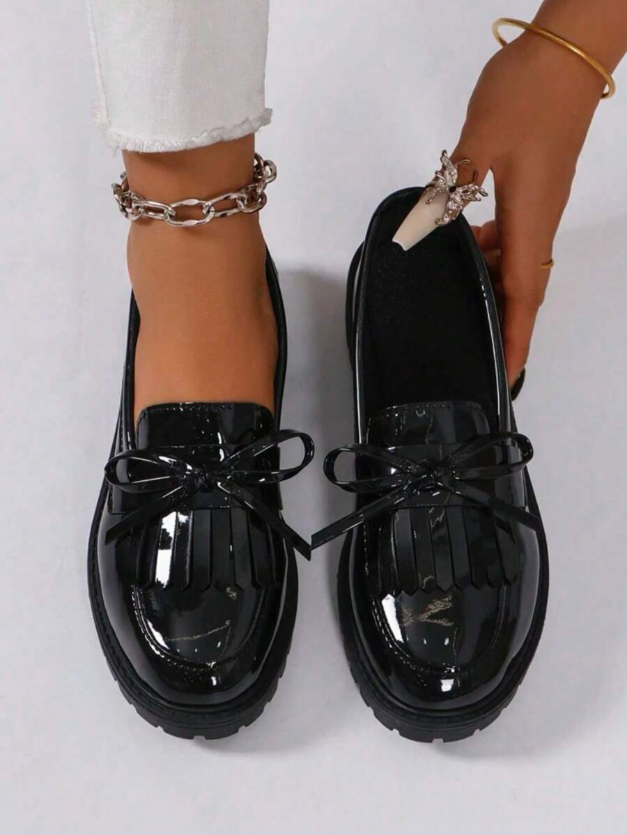 Neue Vintage Pumps mit dickem Absatz und Schleife, Loafer mit niedriger, modische Lacklederschuhe mit Fransen und glänzendem PU-Leder