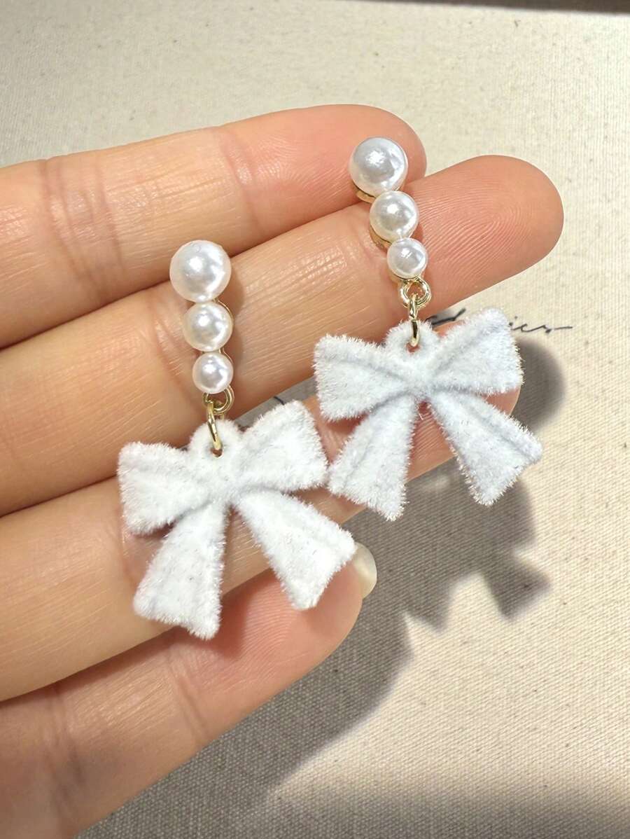 1 Pair White Plush Faux Pearl Bow Earrings, Sweet And Gentle Retro Elegant Style, Suitable For Women To Wear On New Year, Christmas, Valentine's Day, Weddings, Daily & Festivals Valentines,Mom,Mother,Mother's Day,Gift