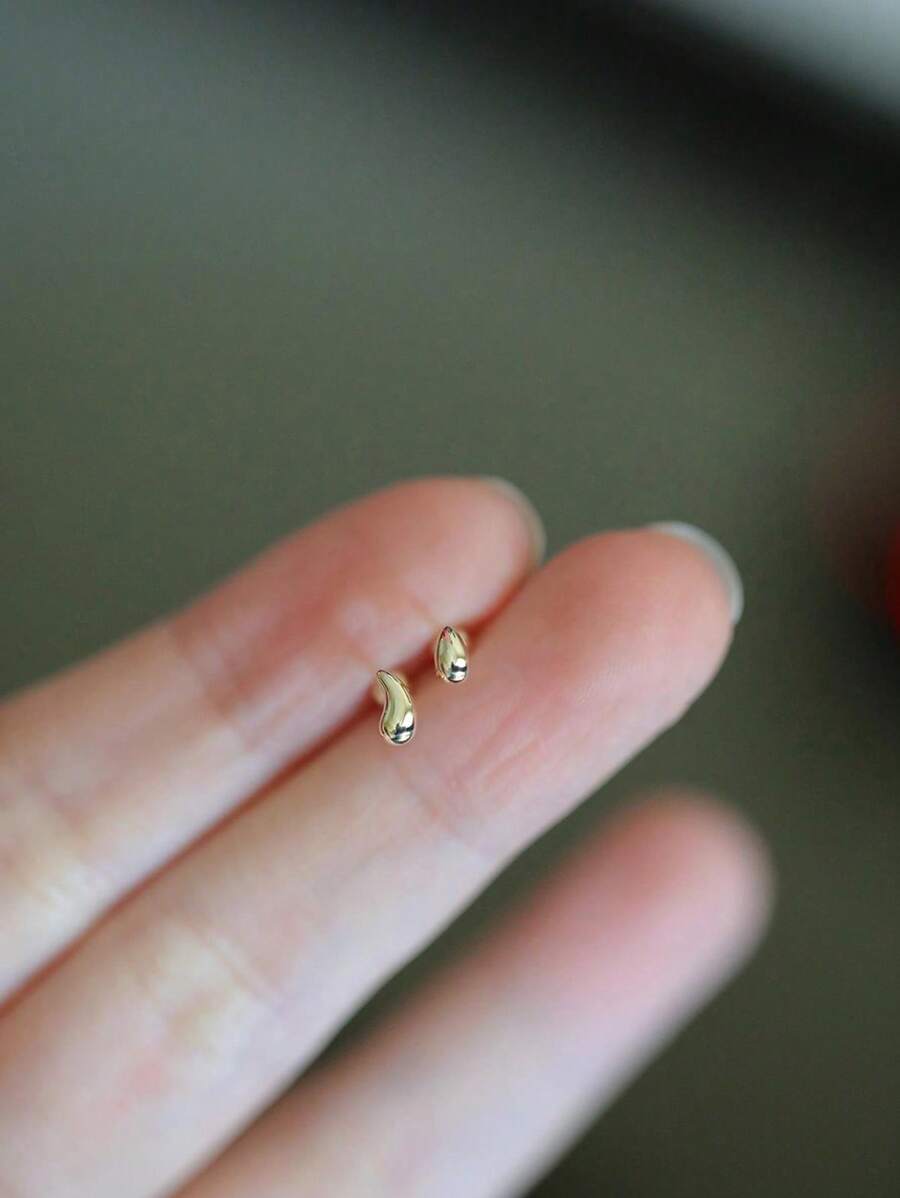 1 Paar S925 Sterling Silber vergoldet 14K Gold asymmetrische Ohrstecker in Wassertropfenform mit glänzender Oberfläche, Schmuckgeschenk für den täglichen Gebrauch für Frauen, Freunde, Schulkameraden