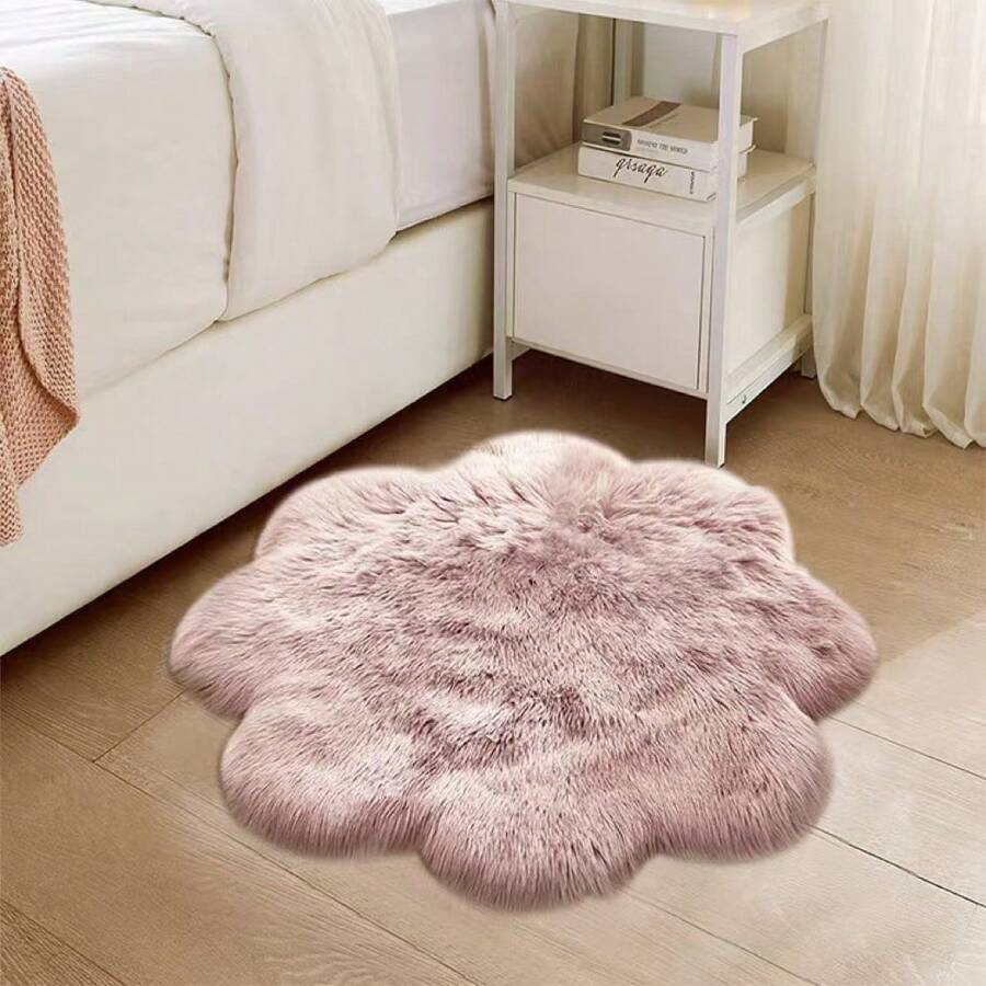 Soft & Comfortable Cream-Colored Floral Shaped Decorative Carpet Mat, Suitable For Living Room, Bedroom, And Foyer For Valentine's Day Room Decor Rug Bedroom Decor Rugs