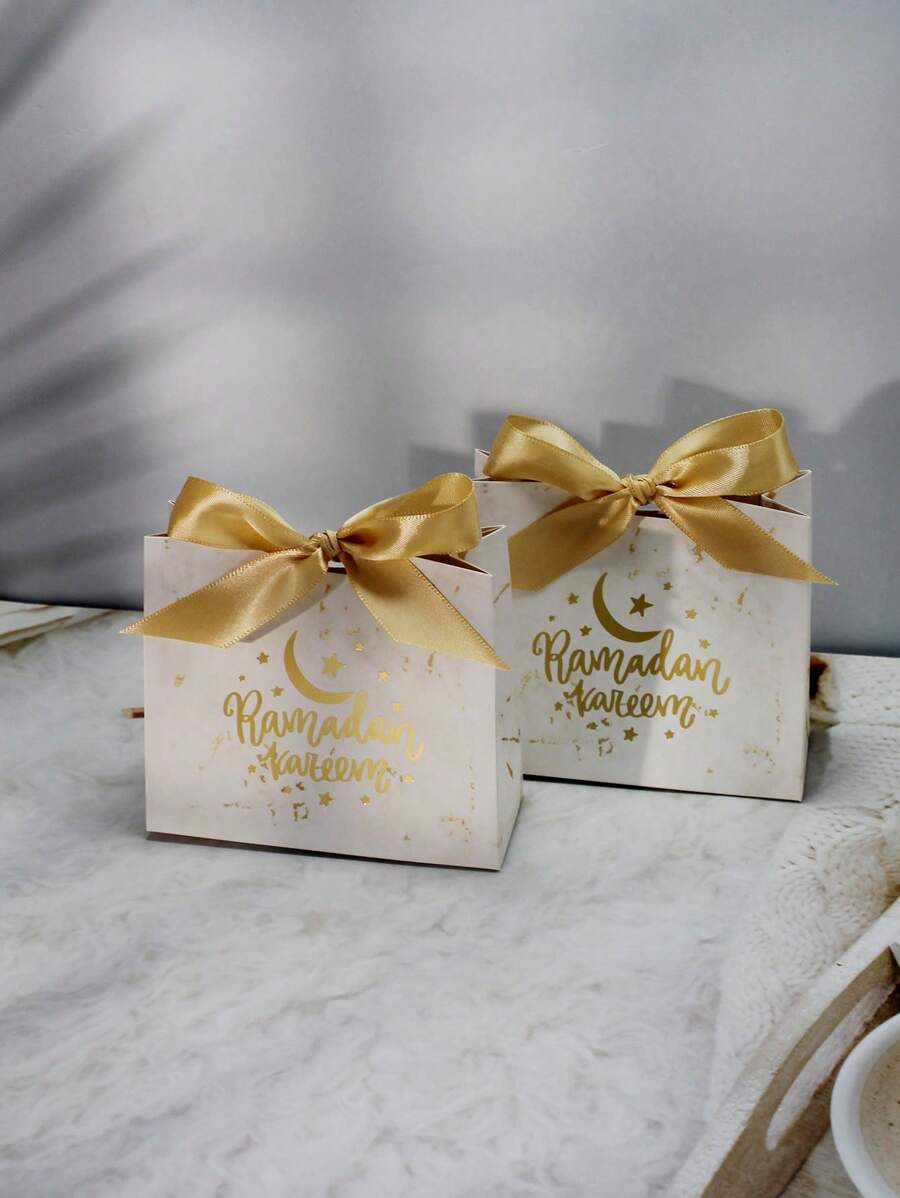 5 piezas Caja de regalo mini con diseño de patrón de mármol de Ramadán Kareem, bolsas de favor elegantes blancas con diseño dorado de luna y estrellas, y cintas de satén. Perfecto para almacenar caramelos, chocolates y regalos pequeños. Ideal para celebraciones de Ramadán, reuniones festivas y sorpresas significativas. Empaque elegante para momentos de regalo memorables.