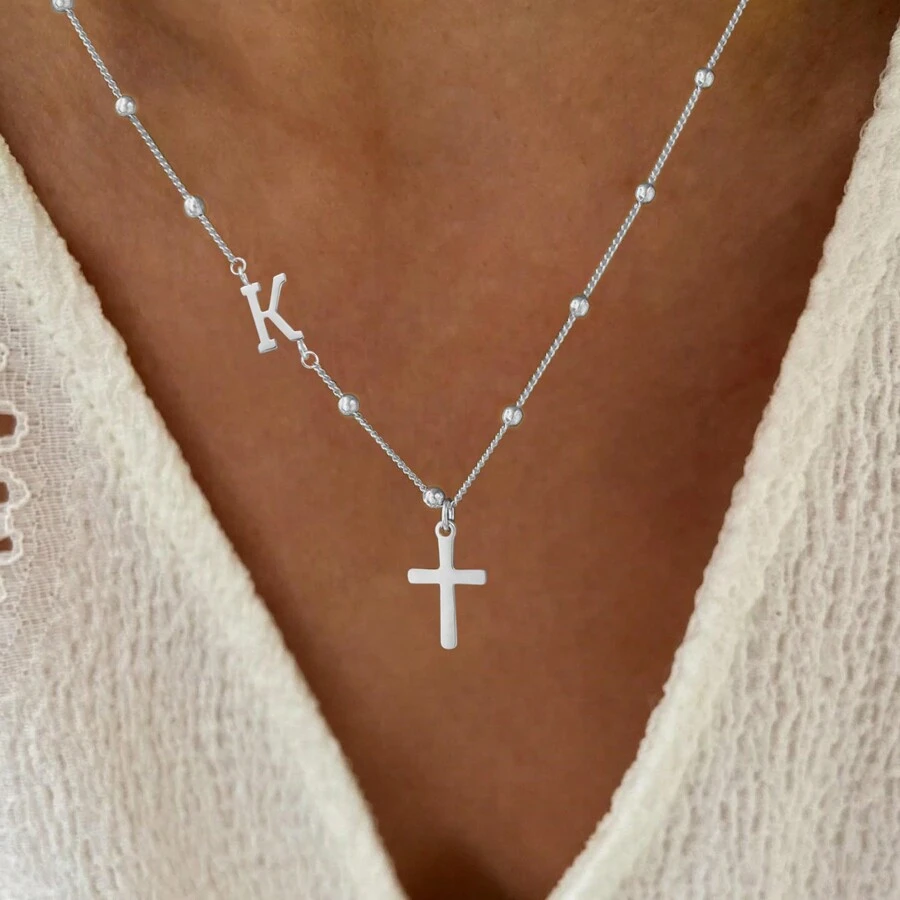 1 Stück neues klassisches Anfangsbuchstabe-Kreuz-Anhänger Halskette in Silberfarbe mit Edelstahlkette für Frauen