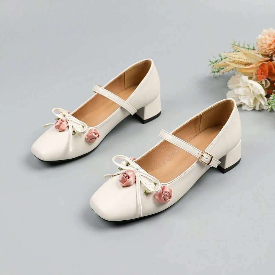 Pumps mit Blockabsatz und Blumen-Detail für Damen in Große Größen, Lässig-Stil, Valentinstag