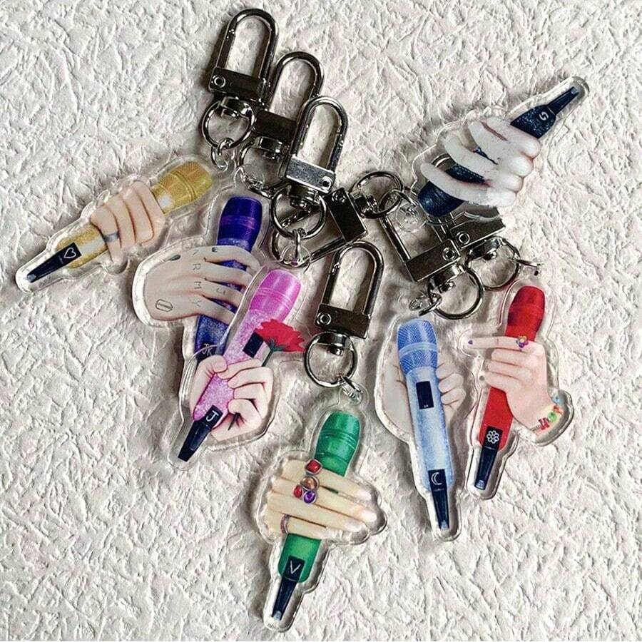 1pc K-Pop Boy Band Acrylic Microphone Keychain, JK/V/JIMIN//JIN/J-HOPE/RM/Celebrity Merchandise Charm, Backpack Accessory, Phone Charm, Car Key Chain, School Bag Pendant, Acrylic Bag Decor, Gift Car Accessories Bag Charm Letter