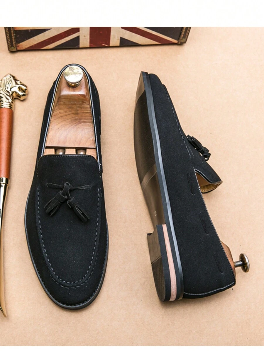 Mocassini casual eleganti da uomo con design senza lacci e decorazione a nappina