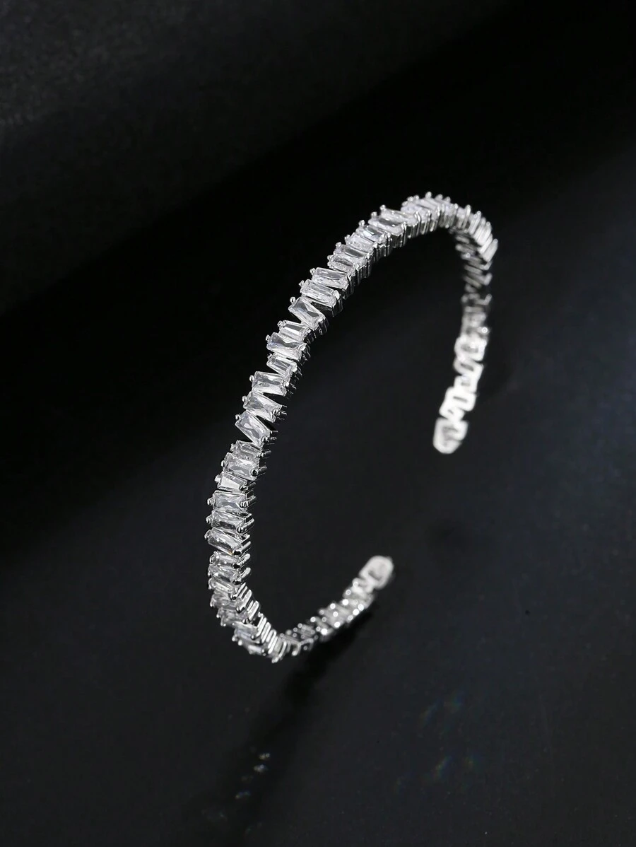 1 Piece Classic And Popular Adjustable Zirconia Bridal Bracelet With An Irregular Step-Cut Design.
