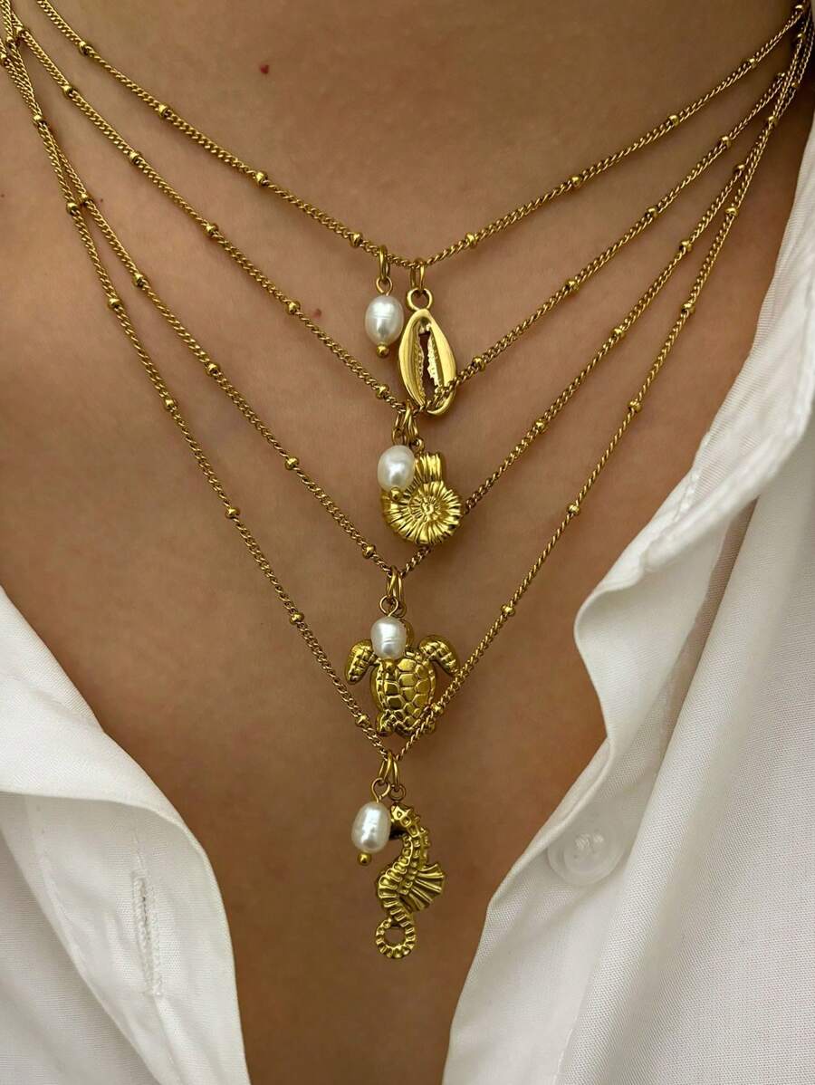 Monlansher Nuova collana alla moda in acciaio inossidabile con pendente a tema marino per donne, caratterizzata da vari elementi marini come conchiglie, cavallucci marini, stelle marine, tartarughe, decorata con perle d'acqua dolce, elegante e versatile per l'uso quotidiano