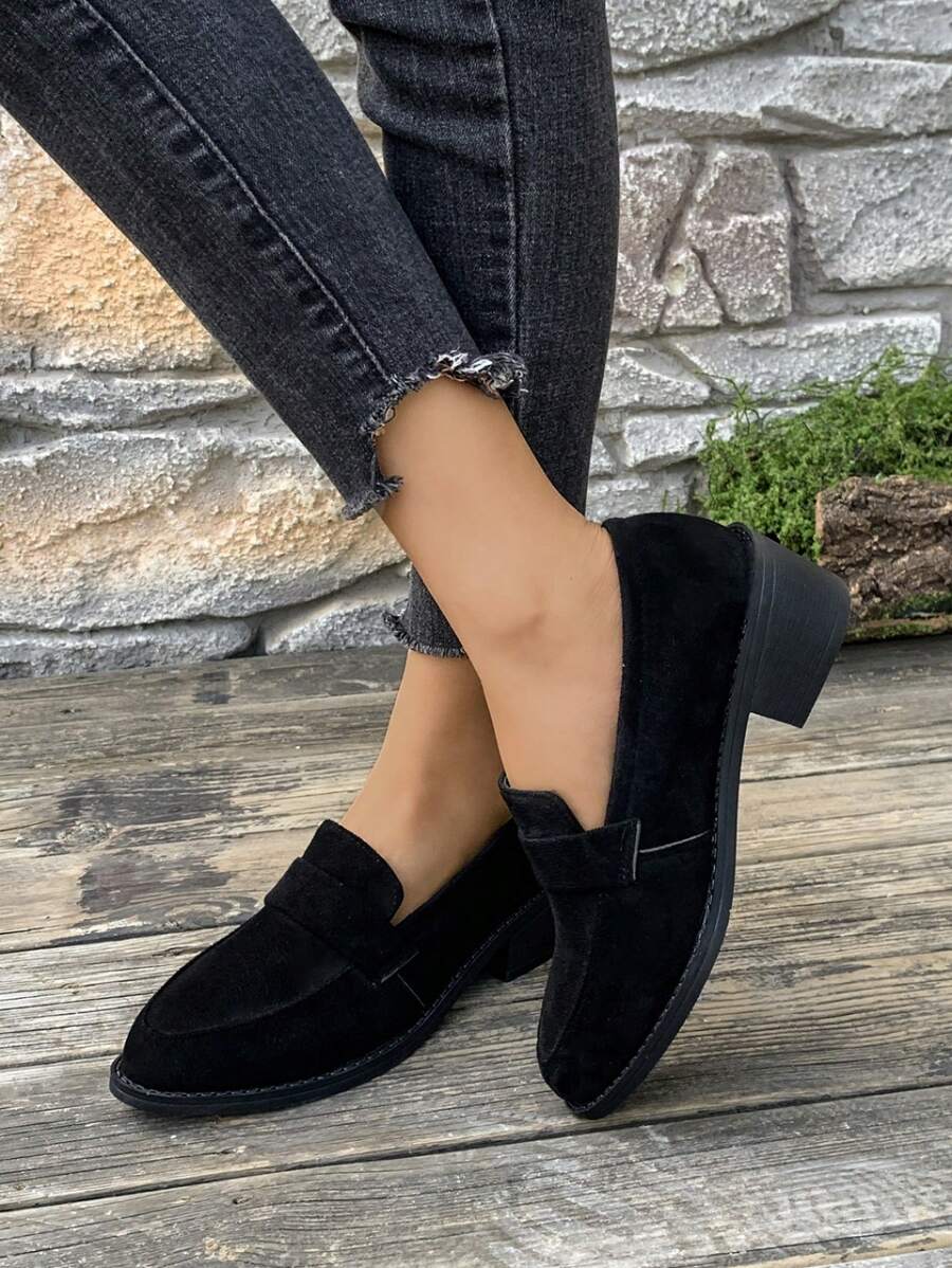 Plus Size Women's Minimalist Solid Color Suede Loafers, Versatile