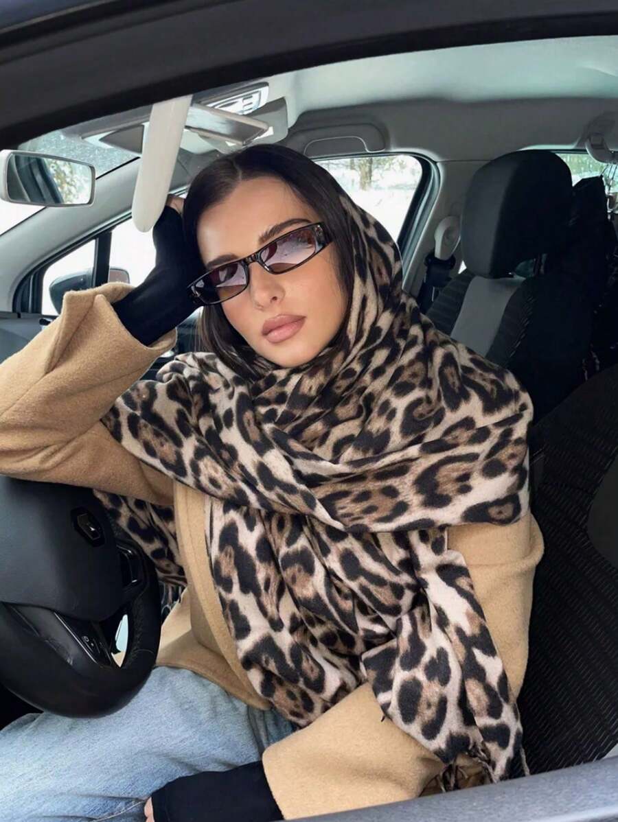 1pc Women Leopard Pattern Cashmere Scarf, Autumn/Winter New Tassel Fashion Scarf, Comfortable Large Shawl, Outdoor Windproof Neck Warmer, Versatile Daily Wear
