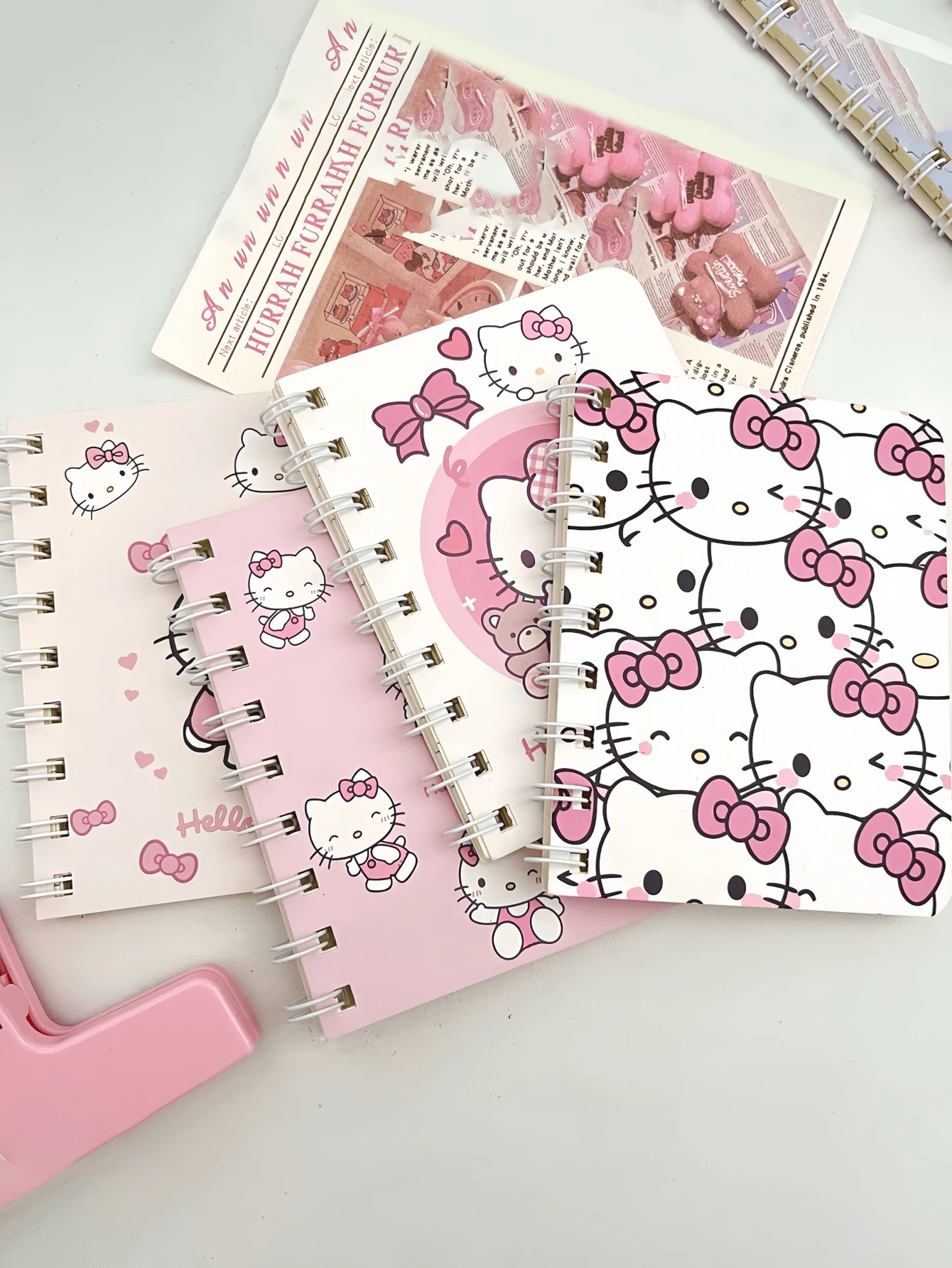 Sanrio A5/A7 - 4 Stück/3 Stück/2 Stück/1 Stück - 11,5 cm * 9 cm Sanrio - Hello Kitty süßes Spiralbuch - A7 Notizbuch - geeignet für mobiles Bürowork, Büro, Studentengeschenke