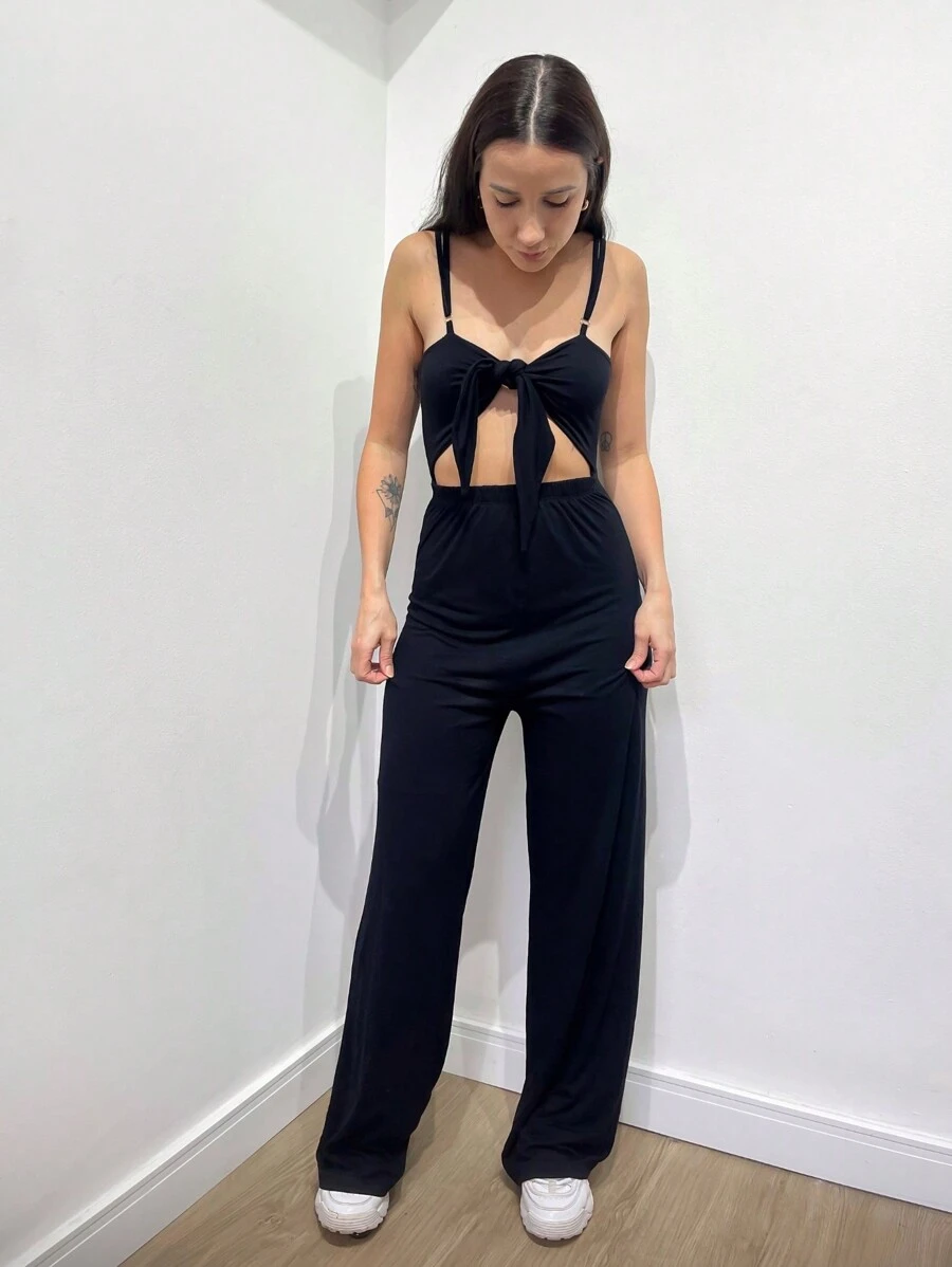 Macacão Calça Feminino Alcinha Duas Formas de Vestir Laço no Decote ou Laço nas Costas Forrado Leve Confortável Pantalona Reveillon Ano Novo Carnaval