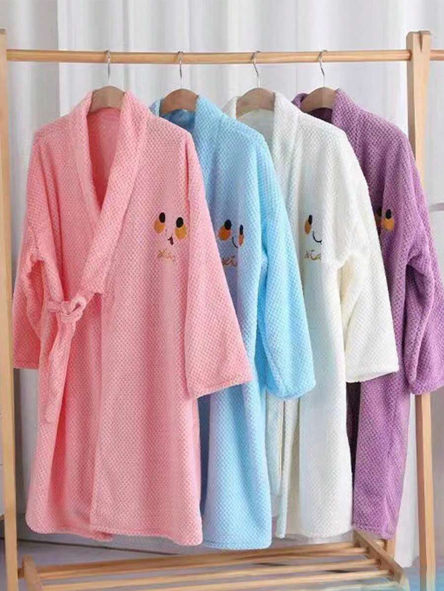 1pc Women Plush Fleece Long Bathrobe, Thickened For Winter, Suitable For Salons, Hotels, Swimming, Random Color & Pattern Summer Wedding Home Bathroom Decor
