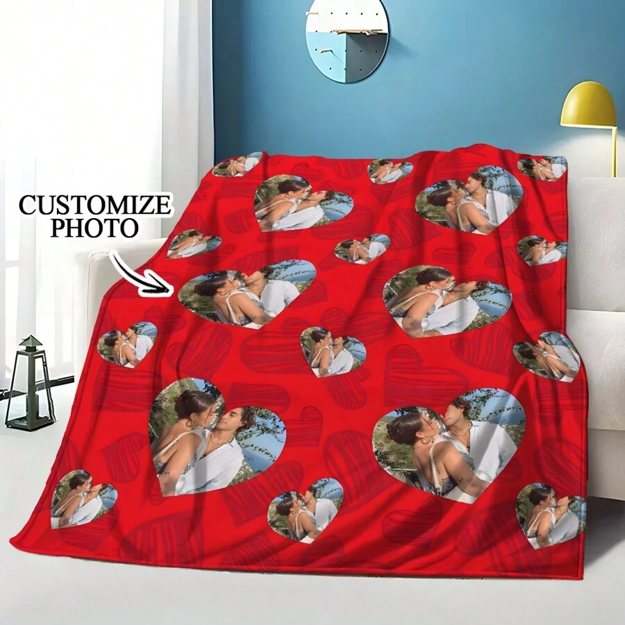 1pc Gepersonaliseerde Valentijnsdag Hart Print Deken, Zachte Flanellen Deken, Warme En Gezellige Deken, Memorabele Moment Herinneringsdeken, Verjaardagscadeau, Kerstcadeau, Cadeau Voor Familie En Vrienden, Geschikt Voor Slaapkamer, Kantoor, Bed, Bank, Fauteuil, Gebruikt Voor Dutje, Kamperen, Reizen