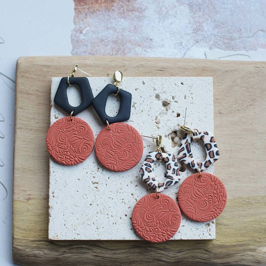 1 Pair Handmade Minimalist Spotted Embossed Embossed Clay Earrings, Suitable For Women's Daily Wear And Dates, Festival Gifts