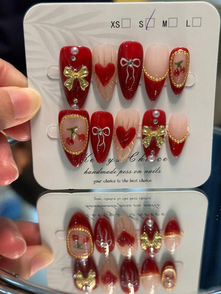 10pcs American Retro Sweet Cherry Nail Stickers, Vintage INS Style 3D Red Cherry Gold Bow Handmade Almond-Shaped Gel Nail Art, Exquisite Retro Cute Manicure, Hand-Painted Bow And Heart, New Year Nails, Holiday Nails, Precise Vintage Sense Hot Girl Nails, Bling Sparkling Gold Beads, Handmade Reusable Press-On Nails, Y2K Nails (Random Packaging Card)