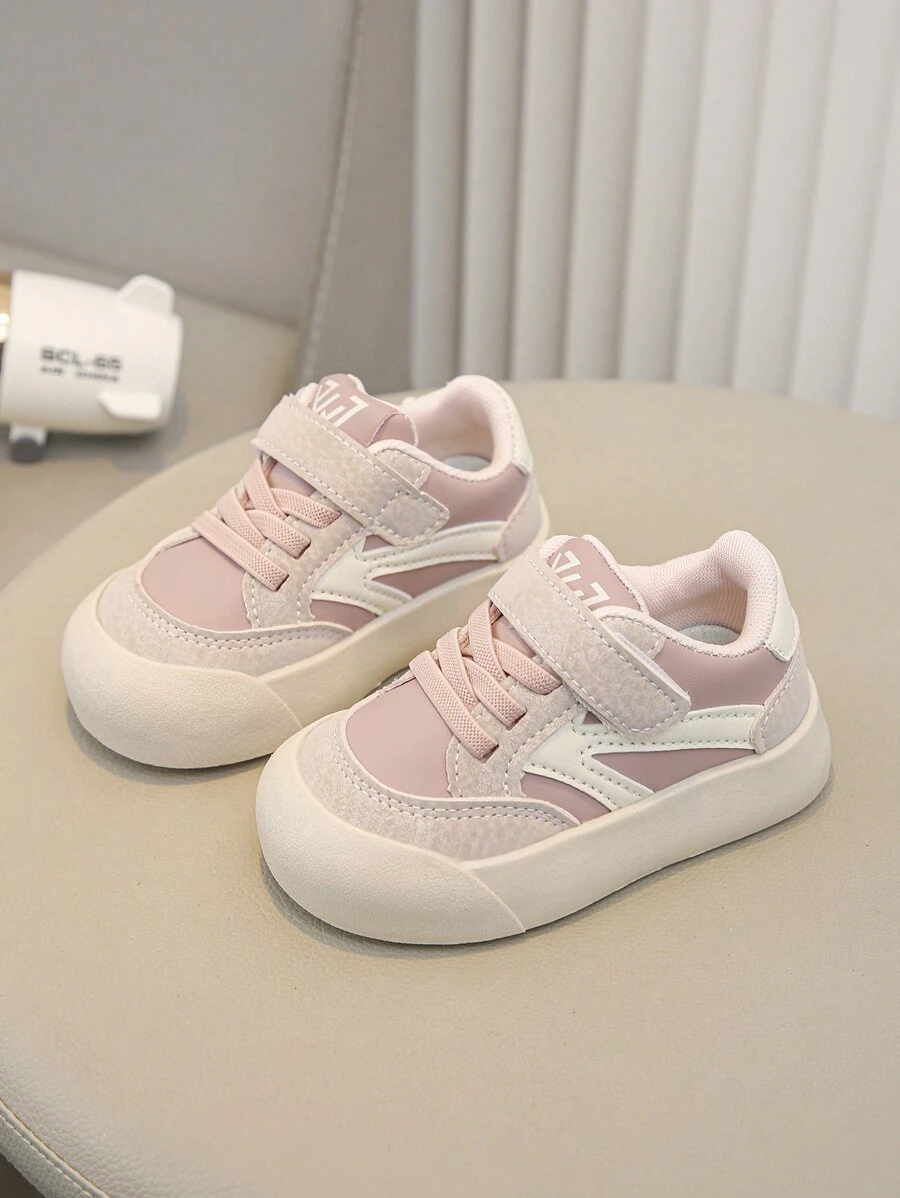 1 paire de chaussures de sport pour filles 2025 Nouvelles chaussures pour enfants au printemps Semelle souple Respirant Chaussures décontractées douces pour les filles Bébé Chaussures de plateau pour le printemps et l'automne