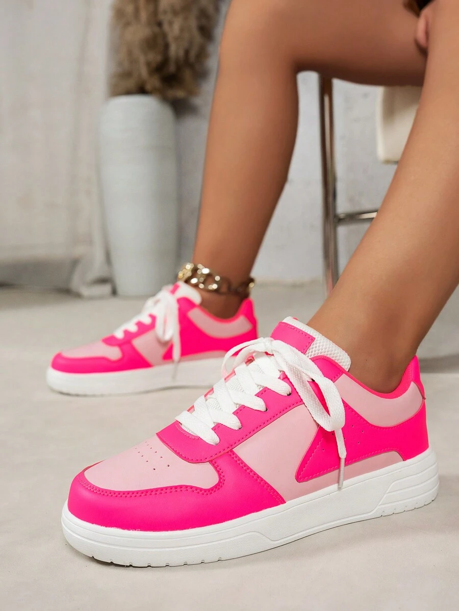 Tênis da moda feminina, sapatos de skate de sola grossa com cadarço rosa, sapatos de caminhada confortáveis e respiráveis de cano baixo com patchwork colorido