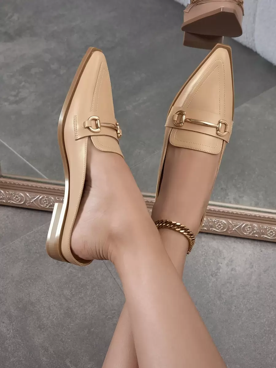 Damskie modne buty typu "szpiczasty nosek", pantofle i klapki, buty na imprezę i wydarzenia