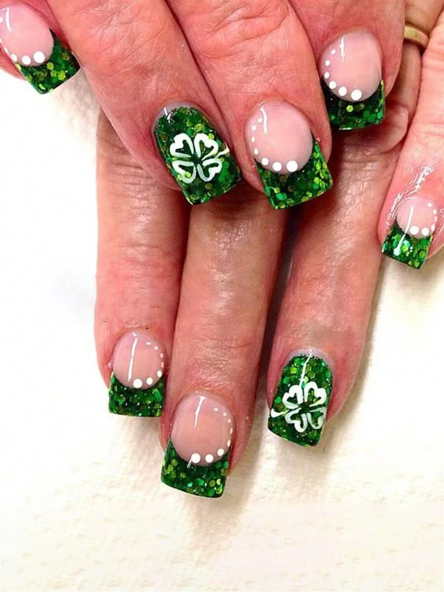 24 stuks korte vierkante groene glitter Franse witte stippen klaver 4-bladige opdrukbare herbruikbare nagelkunstset nagels