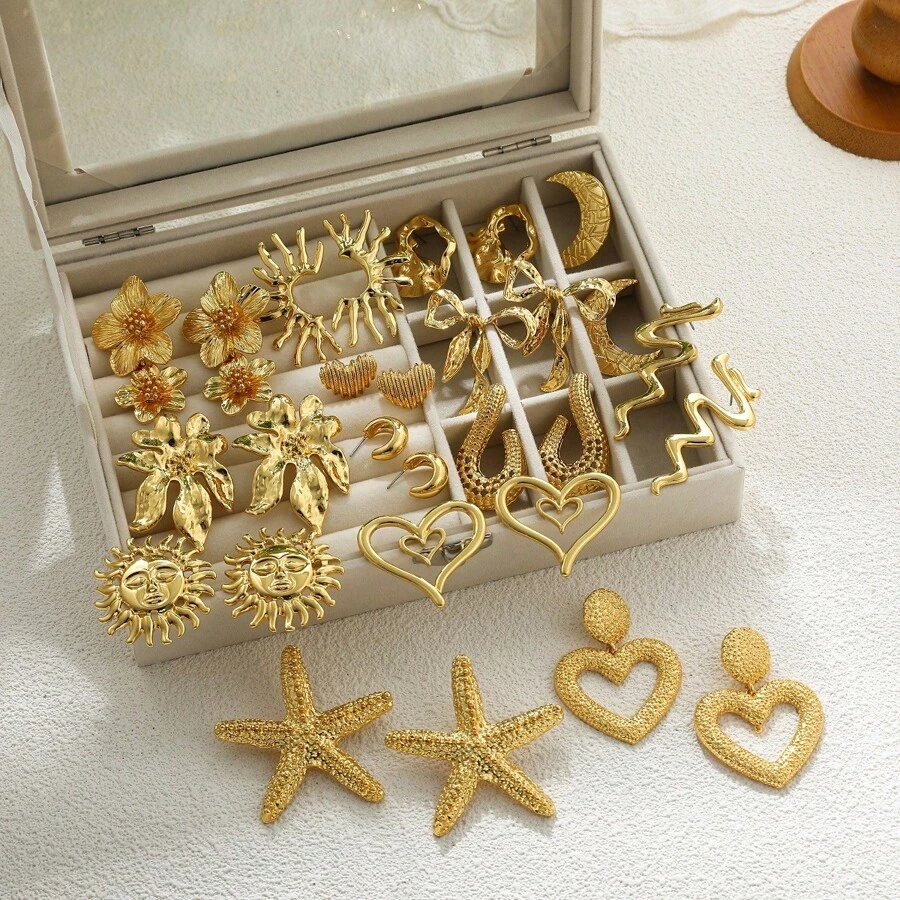1 par de pendientes de botón con adornos de corazón, mariposa, sol, luna, estrella de mar y flor hueca de aleación de zinc con tono dorado de moda para mujeres