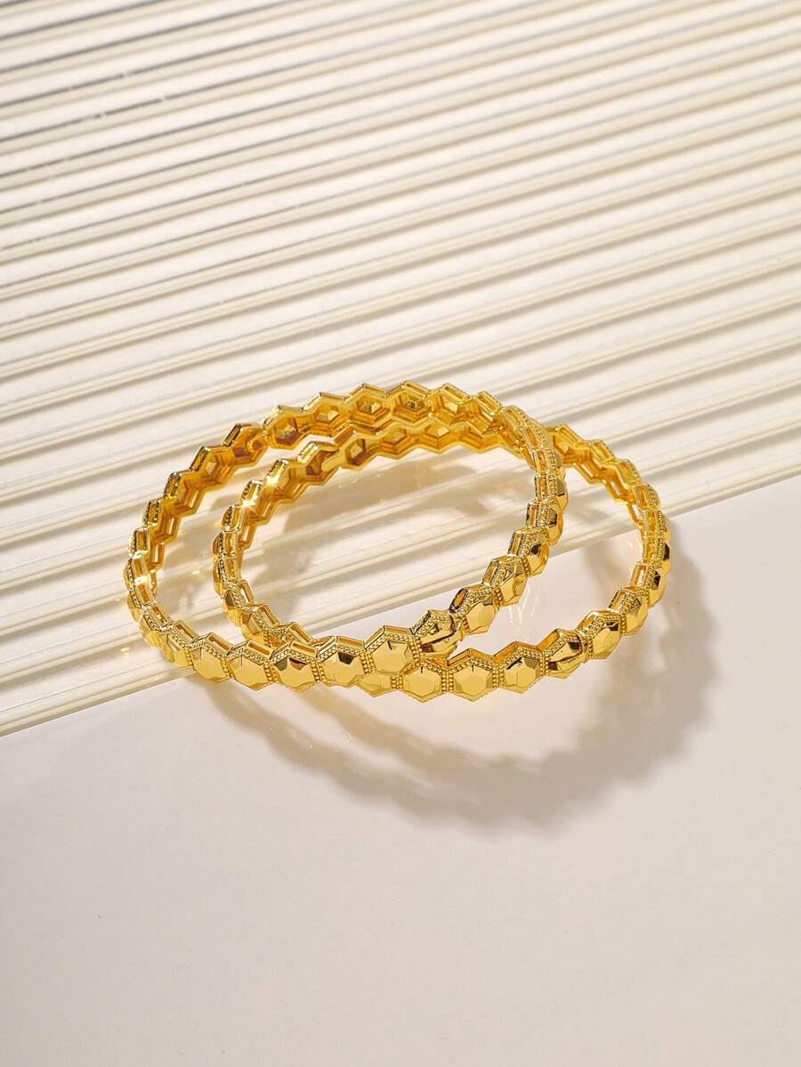 2 Women's Gold Bracelets With Geometric Pattern Design, Fashionable And Beautiful, Copper Plated With 22K Gold Color, Bracelet Size 60MM, Can Be Opened, Suitable For Women's Daily Wear And Attending Parties