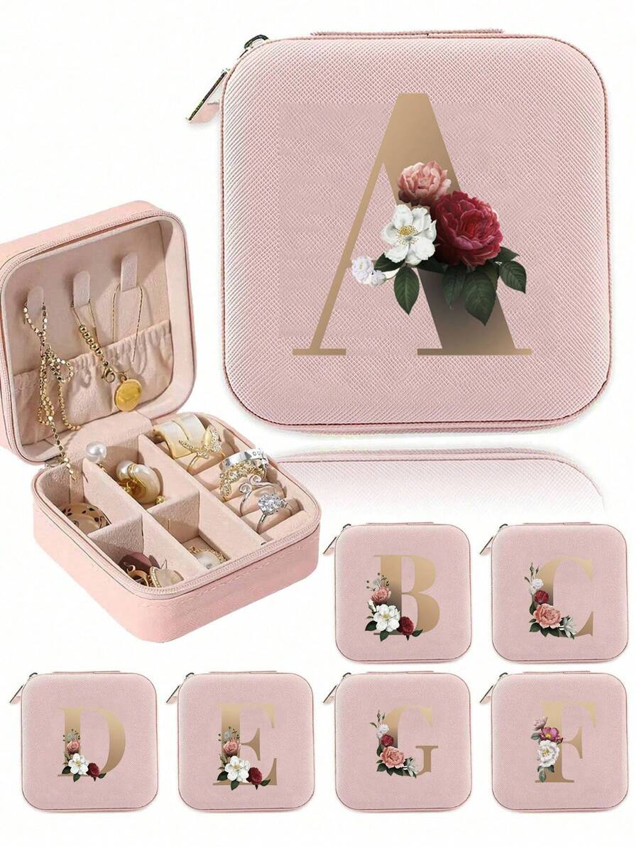 1 pièce Boîte à bijoux de voyage imprimée de lettres A-Z chic - Organisateur imperméable pour bagues, boucles d'oreilles et colliers Boîte carrée portable anti-poussière Cadeau parfait pour Noël et anniversaire. Ensemble pratique d'outils de maquillage pour filles, cadeau idéal, articles de voyage portables, fournitures de voyage, produits de vacances essentiels