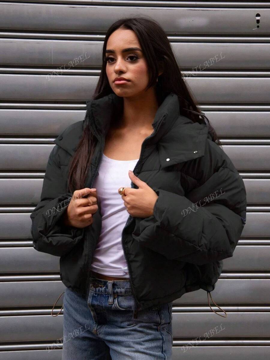 Veste doudoune courte pour femme - Manteau doudoune court avec capuche et poches réglable avec coulisse. Parfait pour l'hiver, les vêtements de travail, les vêtements d'école, les vêtements d'extérieur universitaires.