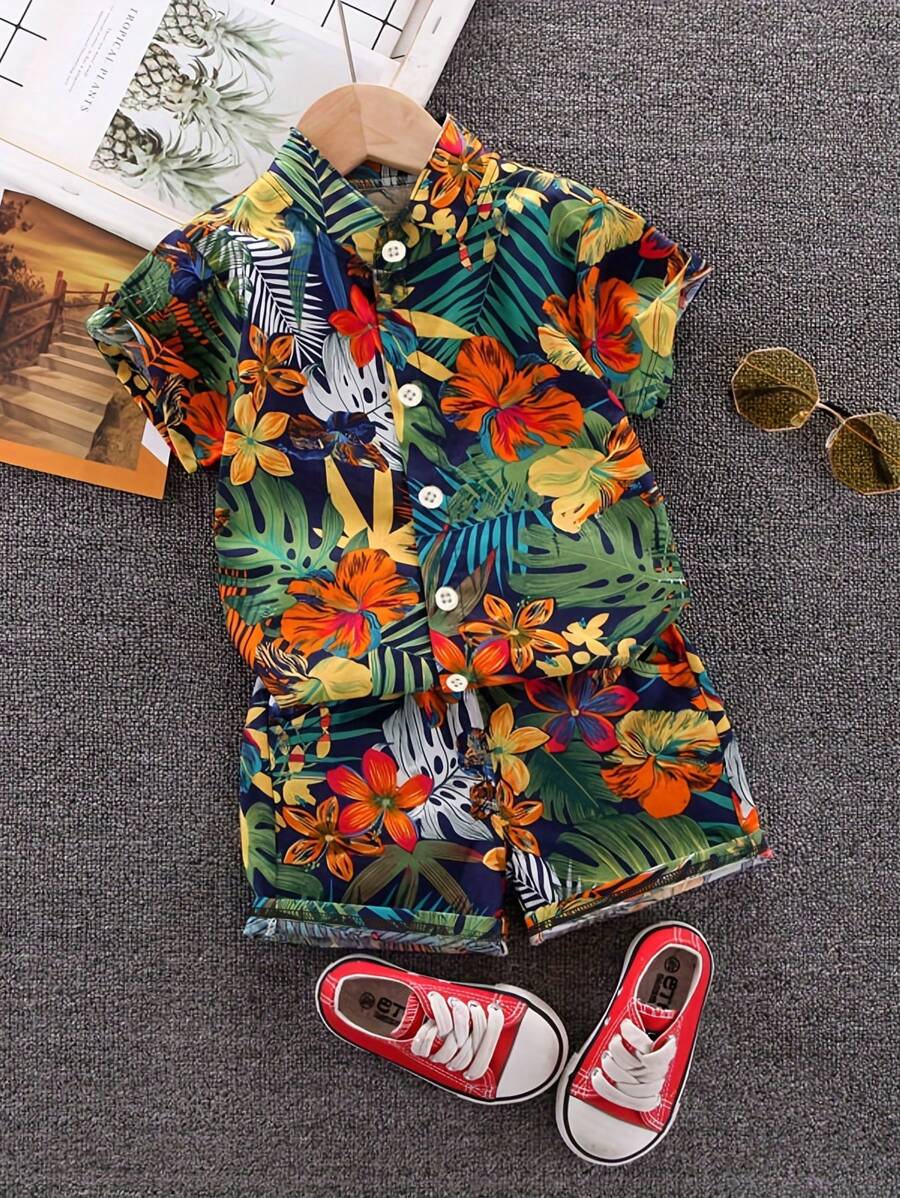 Set di bermuda e camicia a maniche corte con colletto alla coreana, stampato con foglie tropicali e motivi floreali, adatto per ragazzi, per l'estate